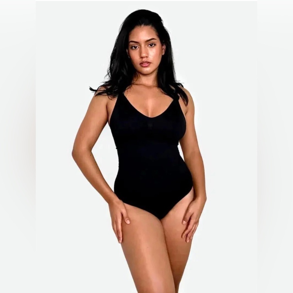 Sculpting body suit